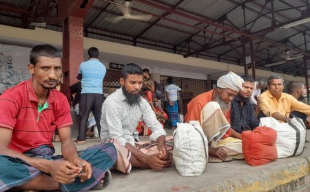 কাজের সন্ধানে ছুটছেন উত্তরের কৃষিশ্রমিকেরা
