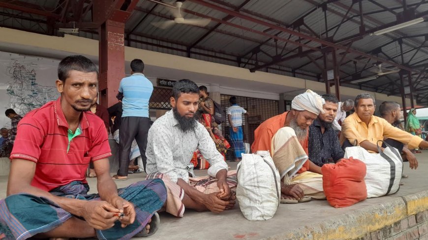 কাজের সন্ধানে ছুটছেন উত্তরের কৃষিশ্রমিকেরা