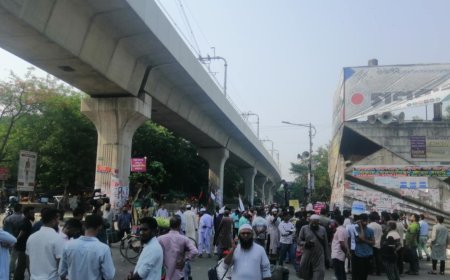 শাহবাগে দ্বিতীয় দিনের মতো চলছে ছাত্র-জনতার বিক্ষোভ