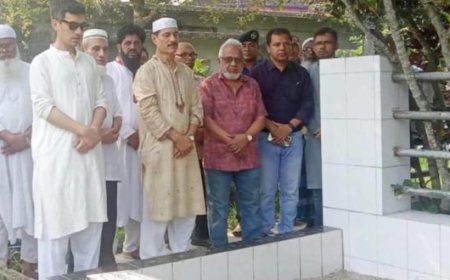 মতলবে দাদা-দাদীর কবর জিয়ারত করলেন আশিক চৌধুরী