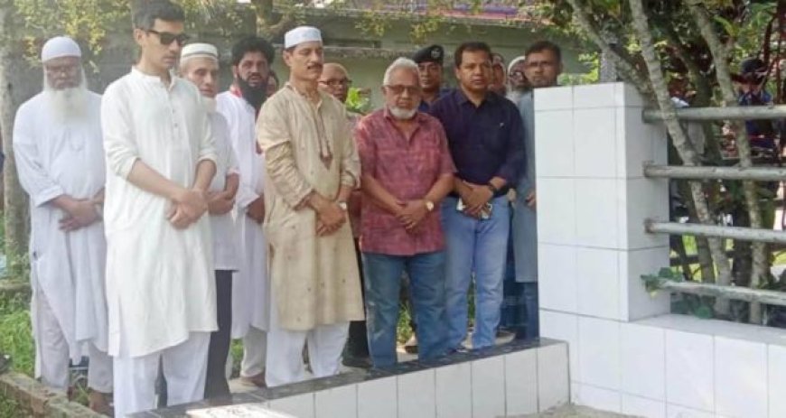 মতলবে দাদা-দাদীর কবর জিয়ারত করলেন আশিক চৌধুরী