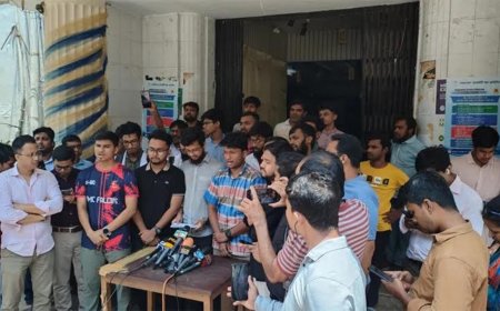 ২৪ ঘণ্টার আল্টিমেটাম: স্বাস্থ্য উপদেষ্টাকে হল পরিদর্শনে আসার দাবি ঢামেক শিক্ষার্থীদের
