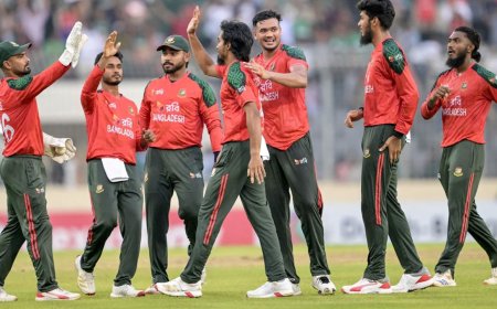 একশ ছুঁয়ে অলআউট পাকিস্তান