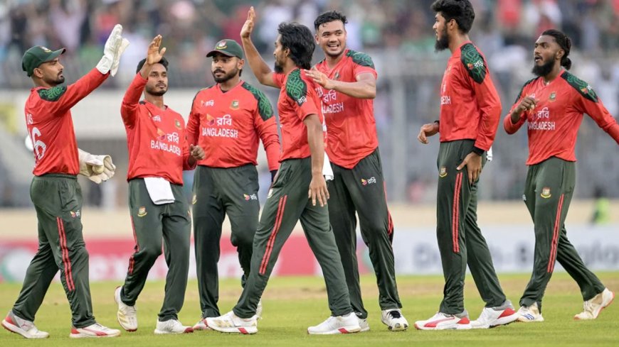 একশ ছুঁয়ে অলআউট পাকিস্তান